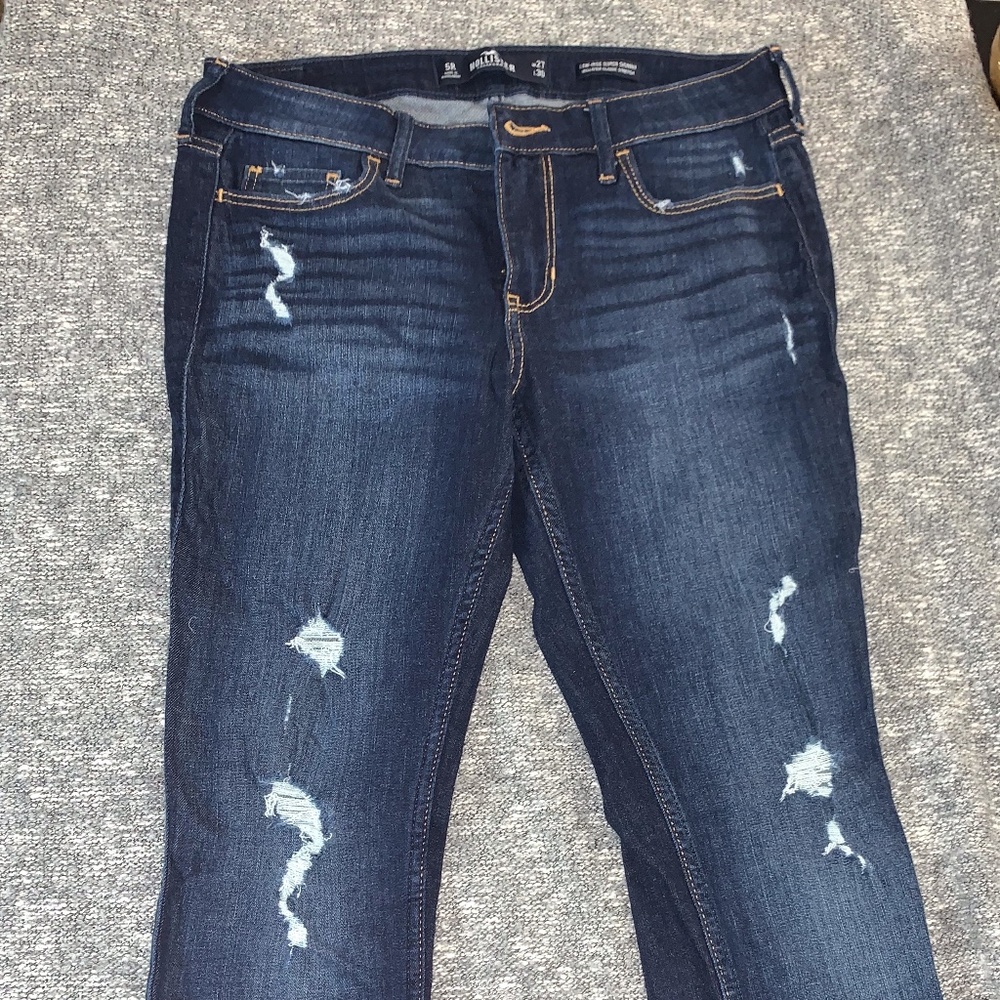 Hollister Distressed Low-Rise Super Skinny Sz 5/27